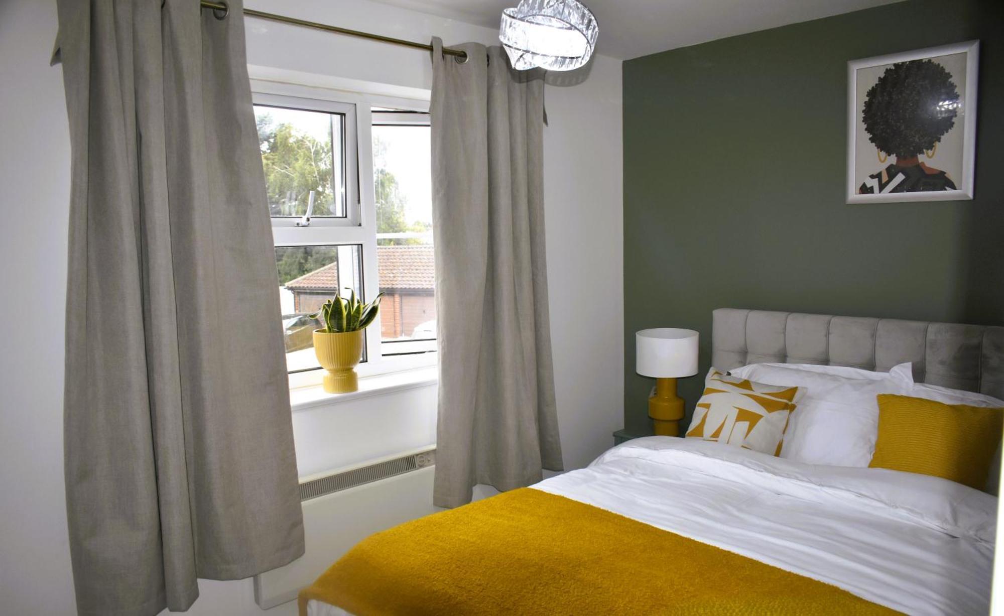 Luxury 2 Bed House With 3 Beds,3 Free Parking Lot In Dartford Near Town Centre, Adjacent Bus Stop, Train Station, Bluewater Mall, 25Mins To London City Airport,20 Miles From Central London Exteriör bild