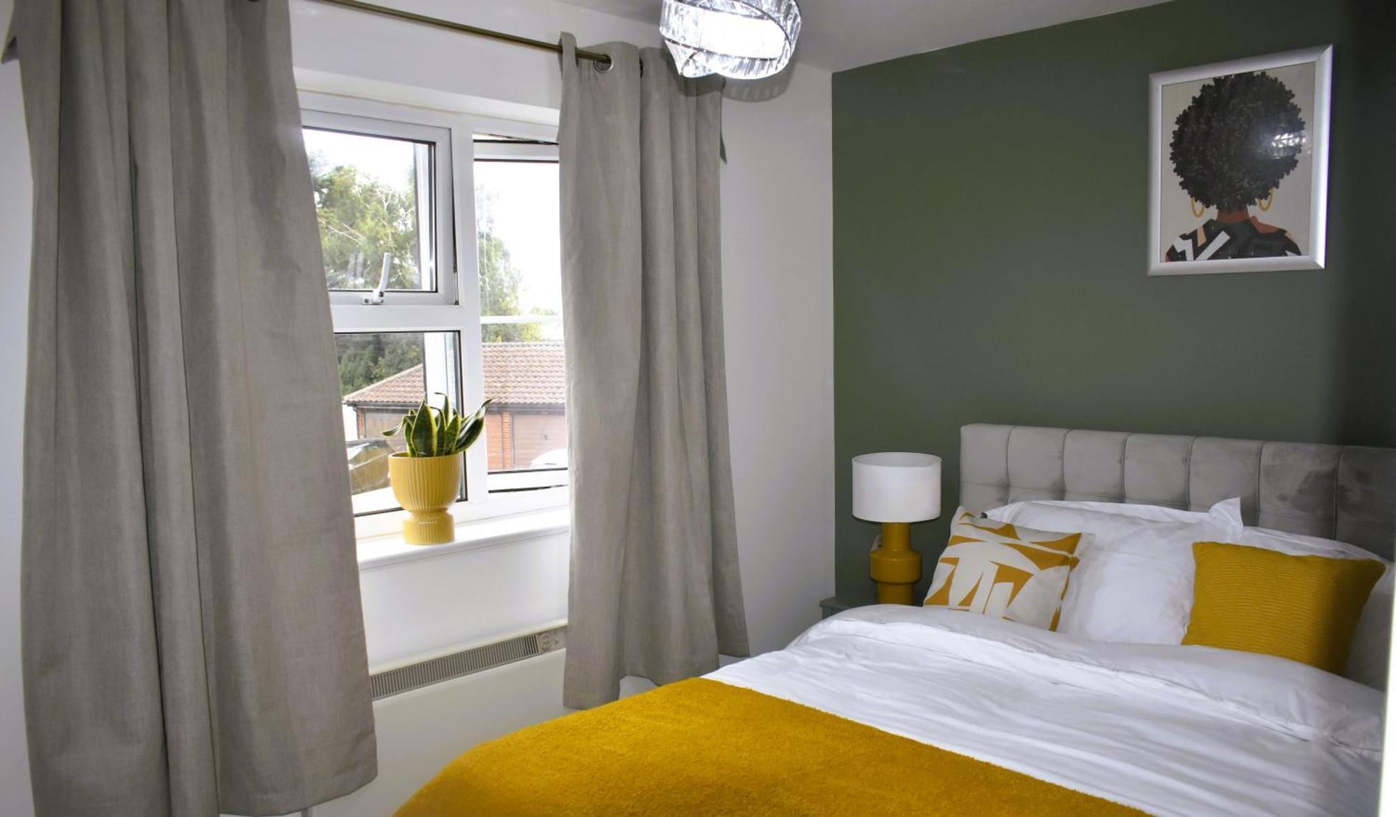 Luxury 2 Bed House With 3 Beds,3 Free Parking Lot In Dartford Near Town Centre, Adjacent Bus Stop, Train Station, Bluewater Mall, 25Mins To London City Airport,20 Miles From Central London Exteriör bild