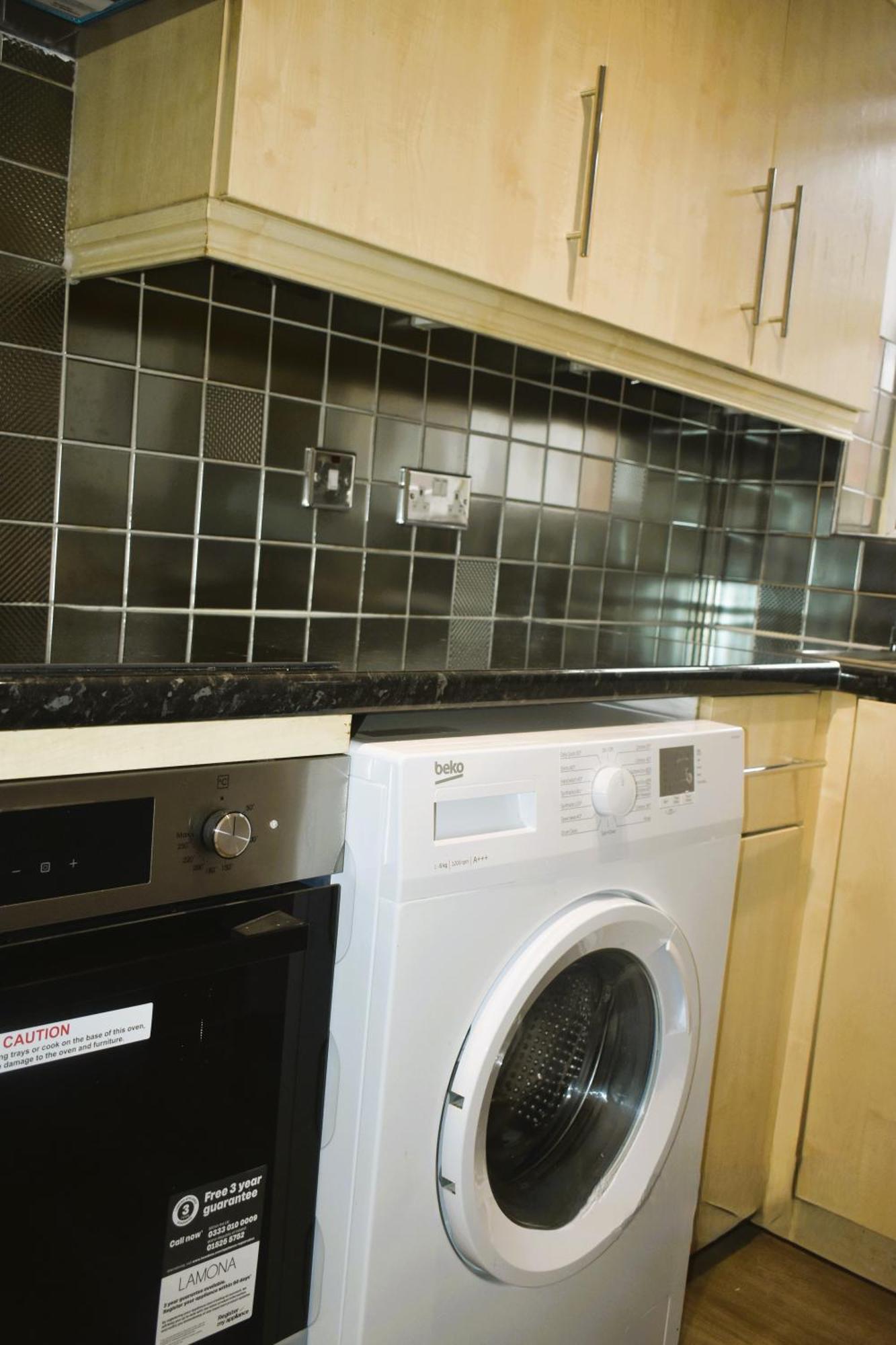 Luxury 2 Bed House With 3 Beds,3 Free Parking Lot In Dartford Near Town Centre, Adjacent Bus Stop, Train Station, Bluewater Mall, 25Mins To London City Airport,20 Miles From Central London Exteriör bild
