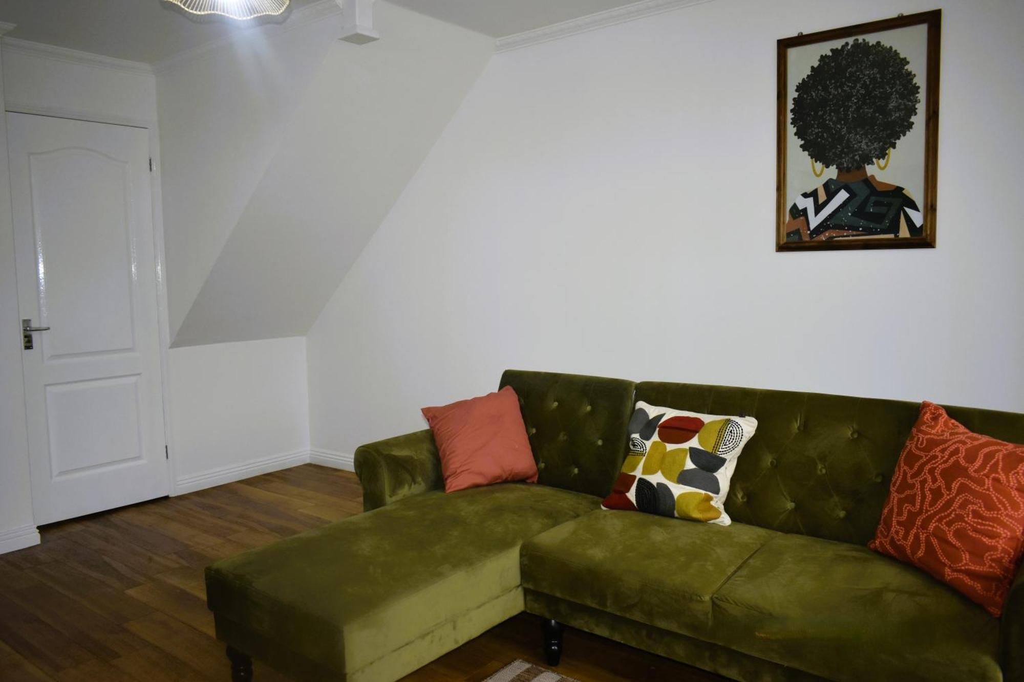 Luxury 2 Bed House With 3 Beds,3 Free Parking Lot In Dartford Near Town Centre, Adjacent Bus Stop, Train Station, Bluewater Mall, 25Mins To London City Airport,20 Miles From Central London Exteriör bild